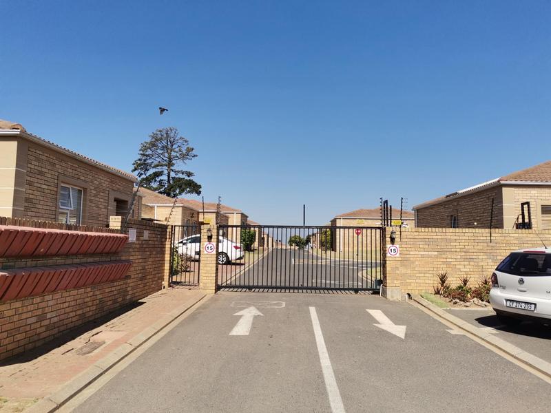 To Let 2 Bedroom Property for Rent in Vredekloof Western Cape
